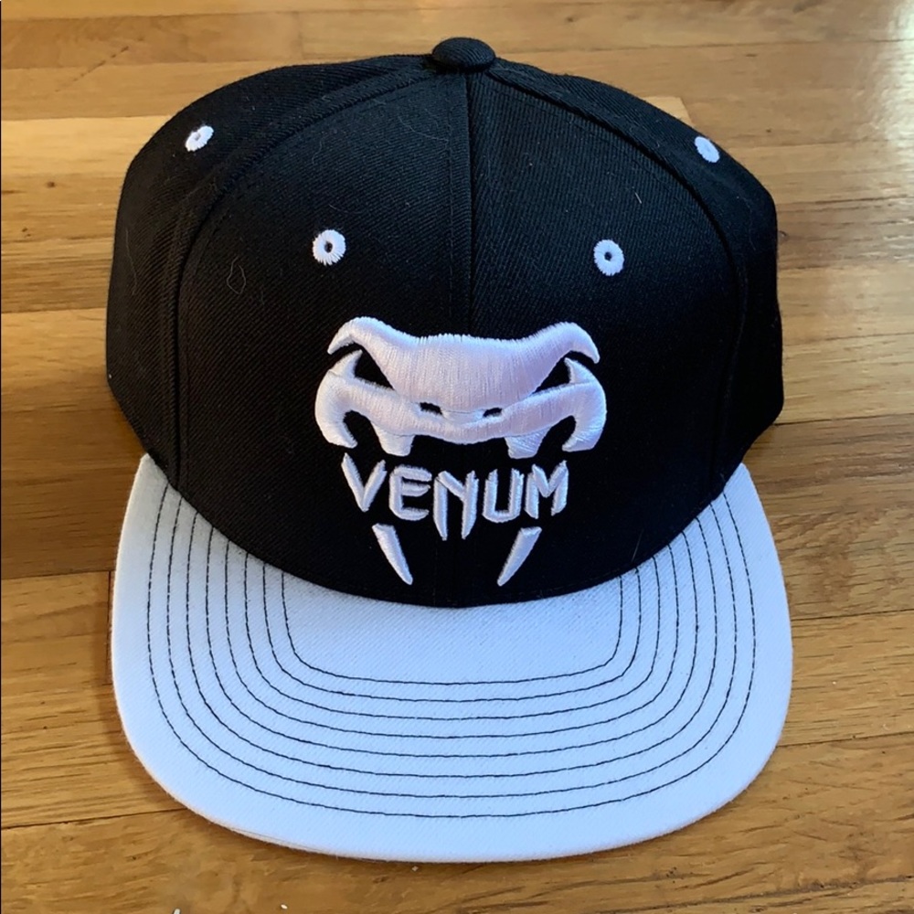 NWOT Men’s Venum SnapBack Hat